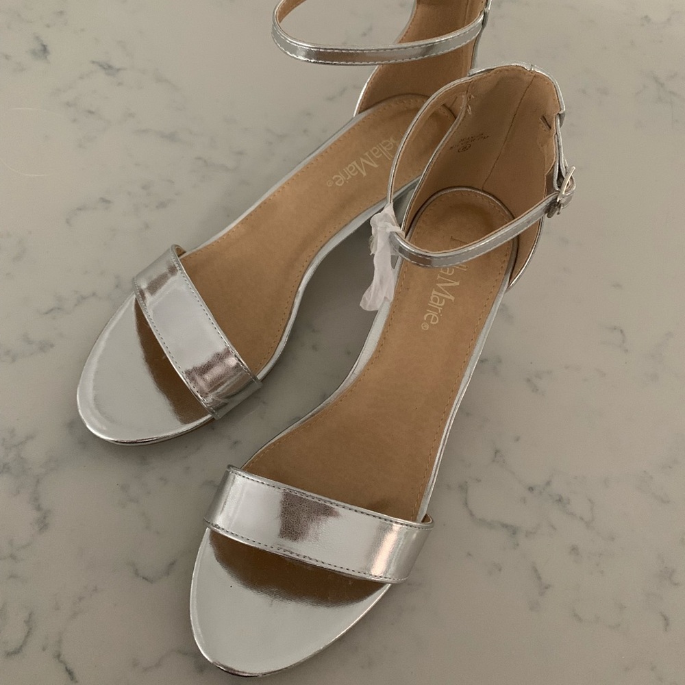 NWT Women's Strappy Open Toe Block Heel - Silver
